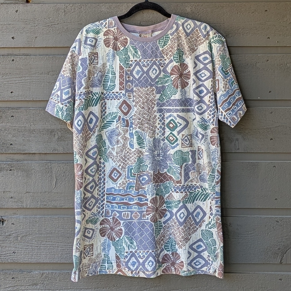 VTG 80s Chico's Tropical Hawaiian Tribal Short Sleeve T-Shirt 100% Cotton Medium
